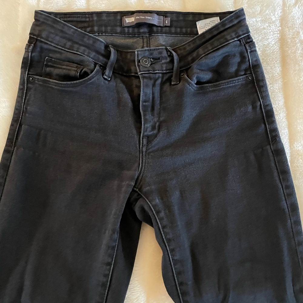 Levi’s Mid-rise Skinny | EUC